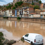 video doua persoane sunt date disparute in urma ploilor torentiale din catalonia circulatia feroviara a fost perturbata 68737ecef1cdf