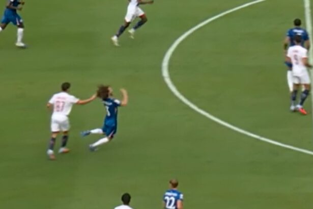 video exclusiv faza incredibila doar cucurella putea sa pateasca asa ceva cum a luat cartonas rosu jucatorul lui psg 6874267ca53ef