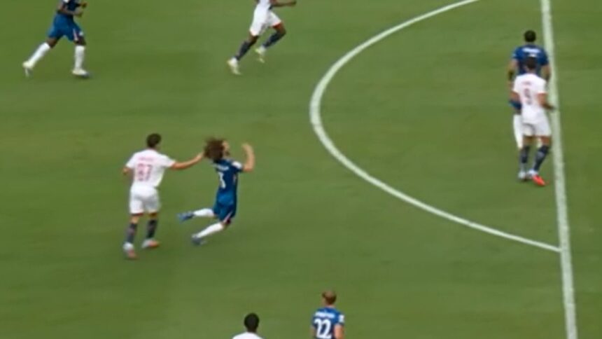 video exclusiv faza incredibila doar cucurella putea sa pateasca asa ceva cum a luat cartonas rosu jucatorul lui psg 6874267ca53ef