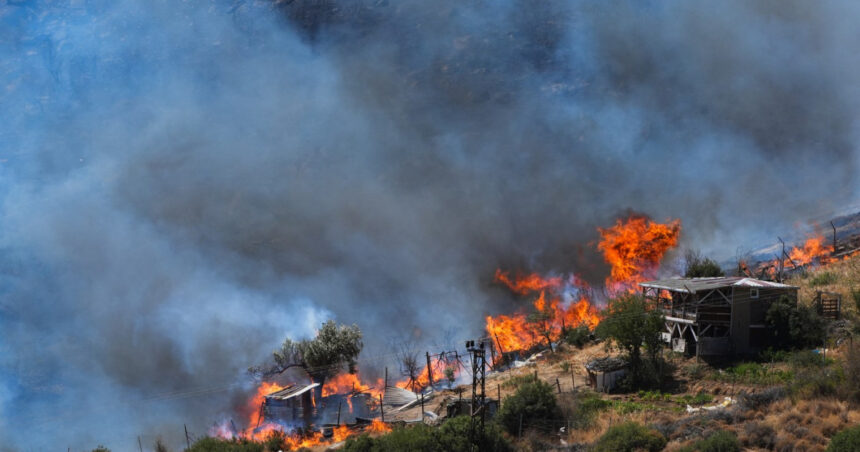 video incendiile de vegetatie se extind in turcia sute de pompieri se lupta cu flacarile mai multe localitati au fost evacuate 6877aae1eed7a