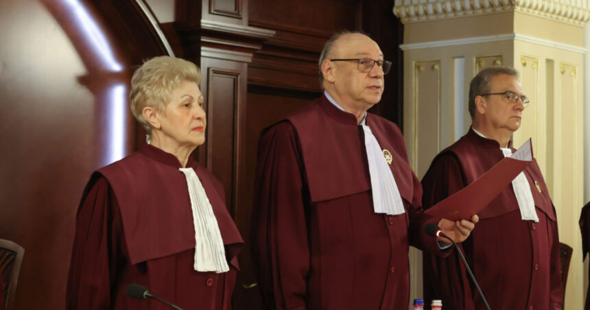 Indemnizații record pentru cei trei judecători CCR care își încheie mandatul: 180.000 de lei, „primă de pensionare” 1 video indemnizatii record pentru cei trei judecatori ccr care isi termina mandatul 180 000 de lei prima de pensionare 6863d645c739f