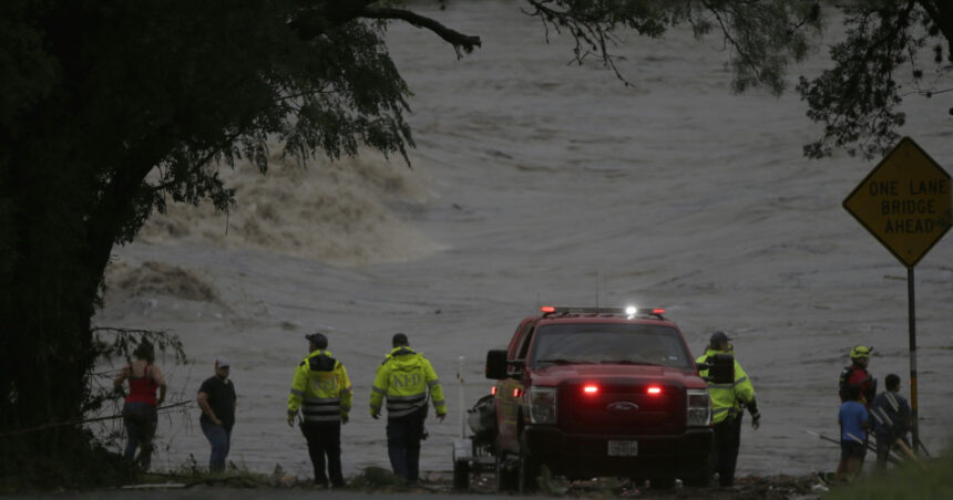 video inundatii in texas cel putin 24 de morti zeci de fete dintr o tabara de copii sunt date disparute 6868b61bb8684