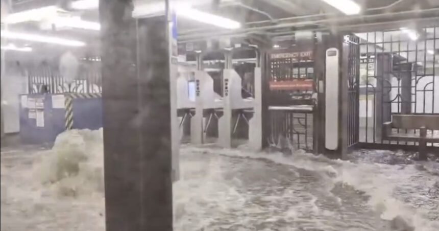 Inundații la New York: metroul și străzile metropolei americane, sub ape după ploi puternice 1 video inundatii la new york metroul si strazile metropolei americane sub ape dupa ploi puternice 68762bbec66e8