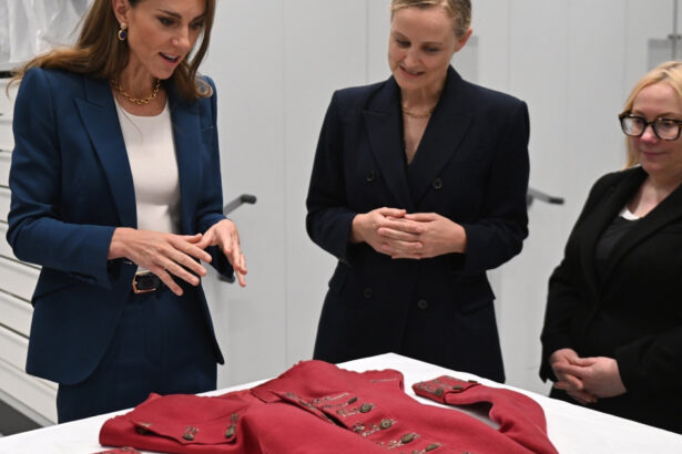 video kate middleton si a deschis expozitie intr un muzeu din londra ce piese de colectie sunt expuse 688b3fe6b33a1