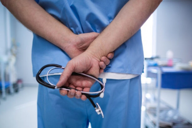 video ministrul alexandru rogobete cere medicilor de la stat sa respecte orarul de lucru dupa program poate activa unde vrea in privat 6877c0a2d90cd