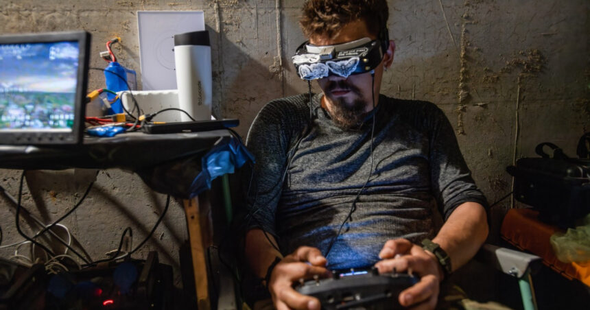 video momentul in care dronele ucrainene tintesc o fabrica de produse chimice din apropierea moscovei 686bd14b06a7e