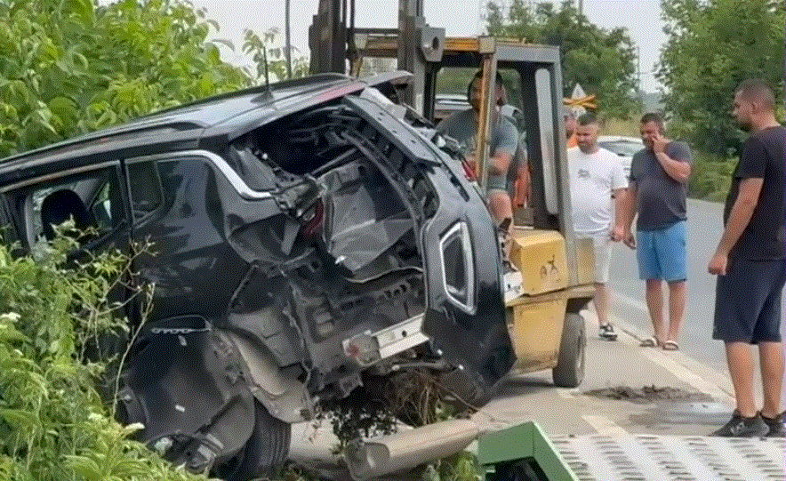 video o masina a fost lovita de tren in buzau soferul a fost dus la spital 686e519c62254
