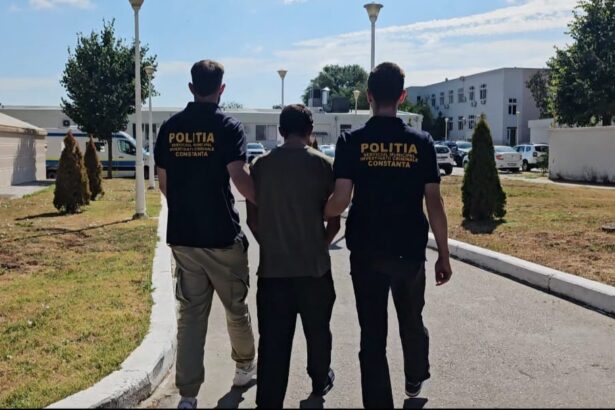 video piroman pe doua roti barbatul care a incendiat trei masini a mai fost urmarit de politie in trafic si si a abandonat motocicleta in tomis nord 687eb39986c73