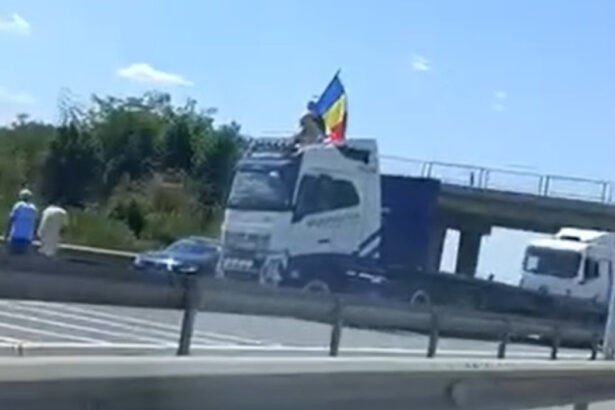 video protest pe a1 un sofer de tir a blocat autostrada si a fluturat steagul romaniei de pe cabina 687cf42d02059