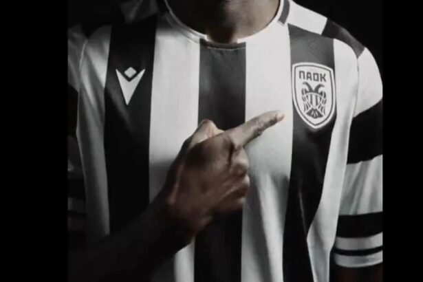 video sarbatoare la paok grecii au prezentat tricoul istoric pentru centenar intr un mod spectaculos 687698377e167