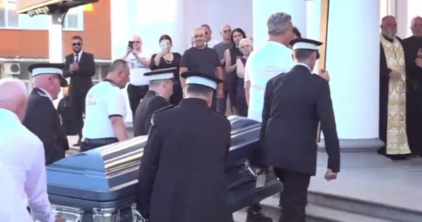 video sicriul cu trupul neinsufletit al campionului mihai leu intampinat cu aplauze la hunedoara 68659f23d06e9