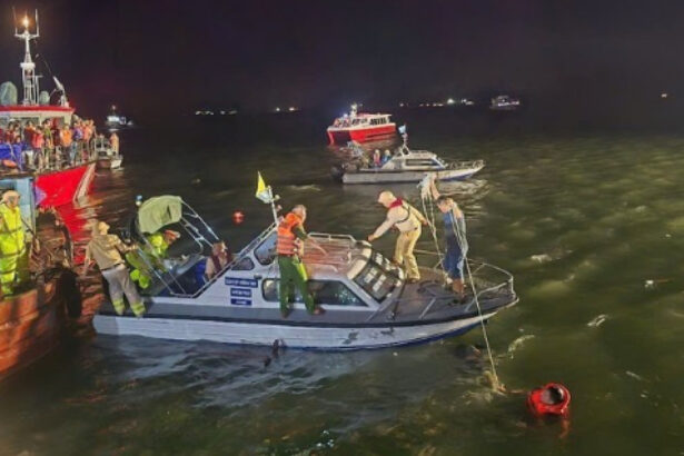 video tragedie in vietnam cel putin 34 de persoane au murit dupa ce o ambarcatiune turistica s a rasturnat in golful ha long 687be22cc69fa