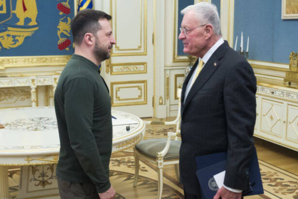 video trimisul special al lui donald trump a ajuns la kiev ce subiecte va discuta generalul american in saptamana in care va sta in ucraina 6874d2e2aab61