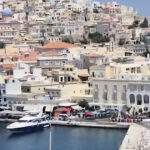 video turistii israelieni aflati pe o nava de croaziera intampinati pe insula greceasca syros cu proteste fata de razboiul din gaza 688078c527f9c
