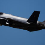 video un avion f 35 al marinei sua s a prabusit in california pilotul a reusit sa se catapulteze in siguranta 688b169a736d7