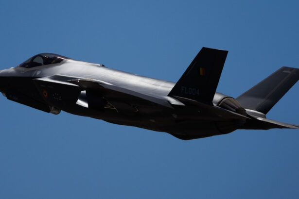 video un avion f 35 al marinei sua s a prabusit in california pilotul a reusit sa se catapulteze in siguranta 688b169a736d7