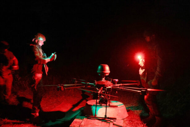 video un militar ucrainean face o demonstratie despre cum sunt folosite dronele vampire in zonele de frontiera 688710a04e713