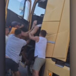 video un sofer de tir a fost extras cu forta din cabina de partenerii de trafic dupa ce a condus haotic si a blocat drumul 6883af01e4af7