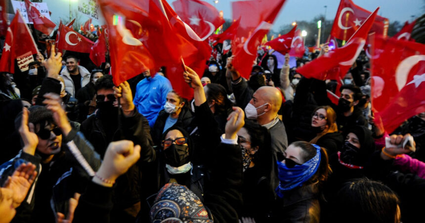 video zeci de mii de oameni au protestat la istanbul fata de incarcerarea fostului primar ekrem imamoglu 6864f9d8214c2