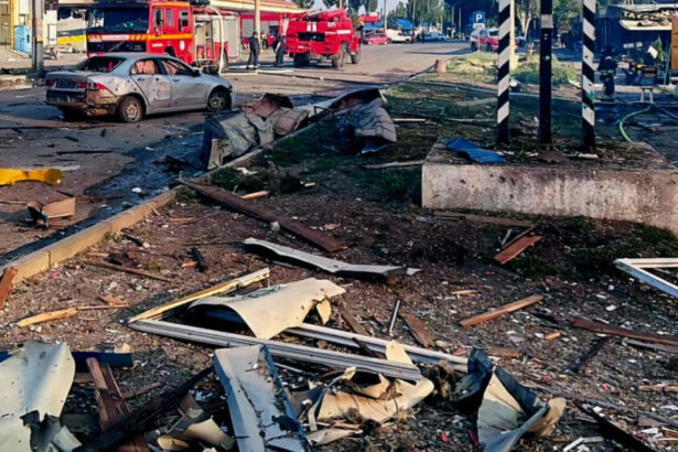 videofoto bomba de 500 de kg lansata de rusi asupra unei piete din donetk 2 morti zeci de raniti 50 de magazine si 300 de apartamente avariate 68788c882ea3c