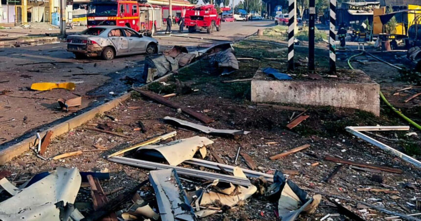 videofoto bomba de 500 de kg lansata de rusi asupra unei piete din donetk 2 morti zeci de raniti 50 de magazine si 300 de apartamente avariate 68788c882ea3c