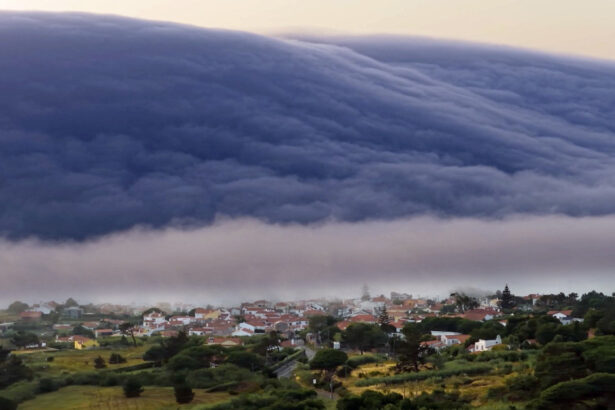 videofoto fenomen meteo spectaculos inregistrat duminica in portugalia arata ca un tsunami 68639af2bd0b1