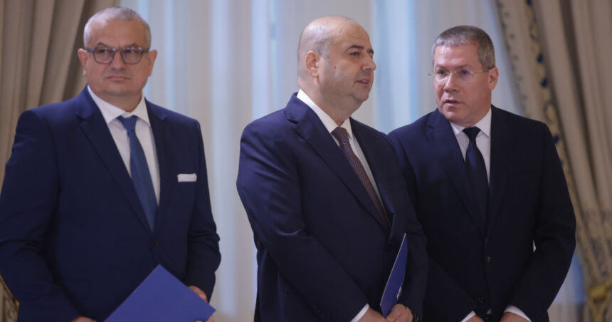 videofoto trei noi judecatori la curtea constitutionala au depus juramantul la cotroceni cum va fi ales presedintele ccr si e cine e favorit 68737aade6318