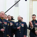 vladimir putin acorda titlul de erou al rusiei unuimacelar care si a condus trupele intr un masacru controversatul general ahmedov 68714b60b4aba