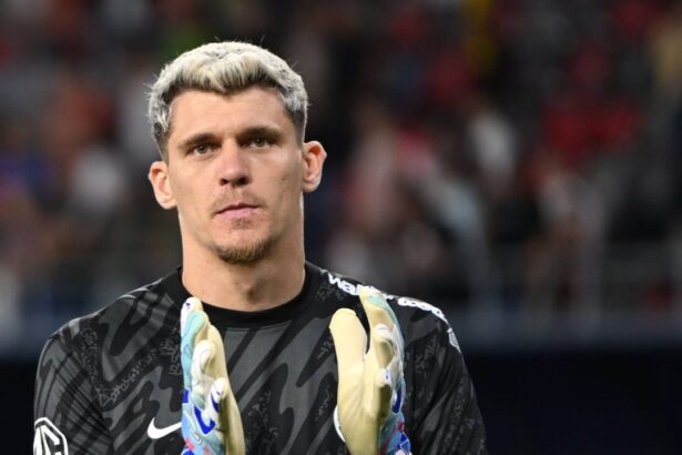 a picat transferul lui stefan tarnovanu galatasaray ia un portar cu sase titluri de campion 689c2afc16682