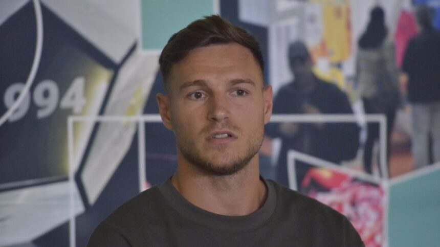 a rabufnit in direct la adresa lui dennis politic sa se gandeasca bine daca vrea sport profesionist sau nu 6894d5a17280a