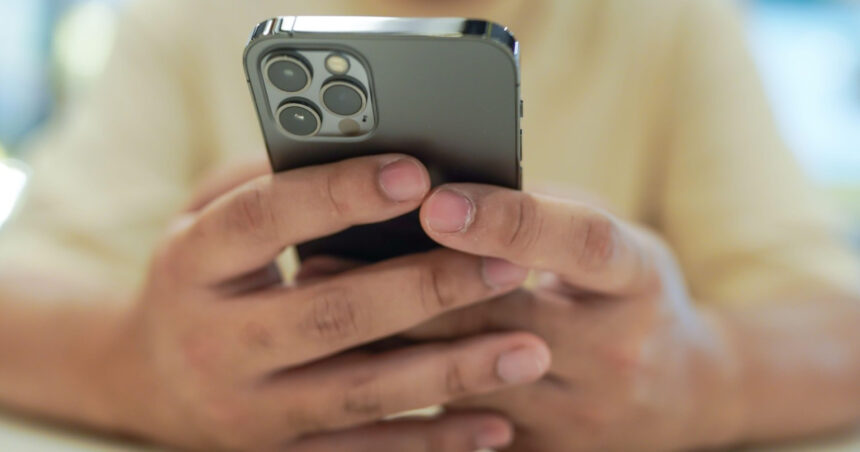 Abuz sexual în Italia: Mai mulți bărbați postau imagini intime cu soțiile lor pe un grup online, fără ca acestea să fie informate. 1 abuz sexual anchetat in italia mai multi barbati publicau fotografii intime cu sotiile lor pe un grup online fara ca acestea sa stie 68a743d29c23b