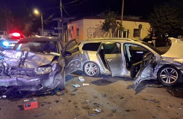 accident rutier la intersectia strazilor mesterul manole cu mugurului trei persoane au ajuns la spital 68ad56e54d28f