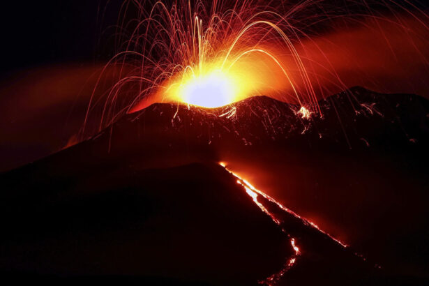 alerta aeriana in sudul italiei dupa ce vulcanul etna a erupt din nou 68ad4eb24f045