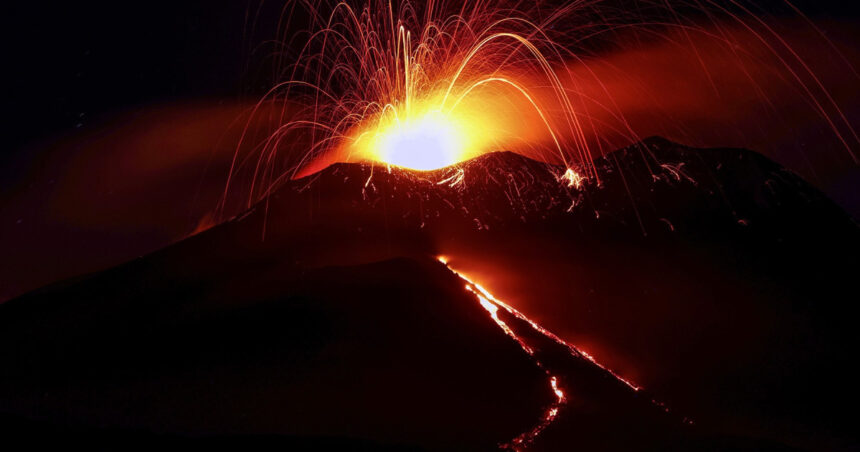 Alertă aeriană în sudul Italiei după erupția recentă a vulcanului Etna 1 alerta aeriana in sudul italiei dupa ce vulcanul etna a erupt din nou 68ad4eb24f045