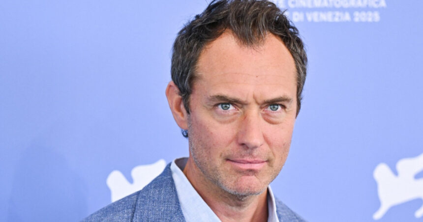 ce spune actorul britanic jude law despre eventuale repercusiuni dupa ce l a interpretat pe putin in filmul magul de la kremlin 68b4845cbea91