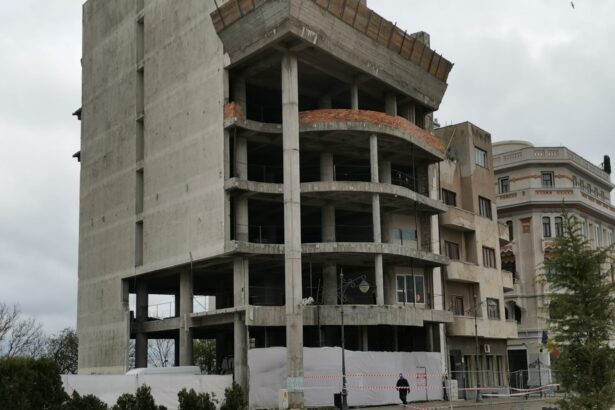 cladirea cu sapte etaje din piata ovidiu intre avize si respingeri succesive mansarda nu poate fi transformata in etaj 68aedc32c17b5