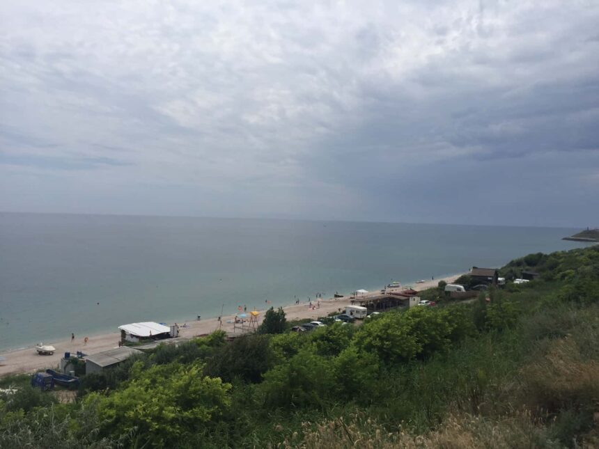 constructiile de pe plaja din tuzla sub lupa autoritatilor ce a dispus prefectul constantei si ce spune seful opc 6898cb7c18130