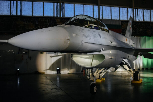 de ce bulgaria a primit doar doua avioane de lupta f 16 de la americani iar unul dintre ele este deja defect 68aa06ae70833