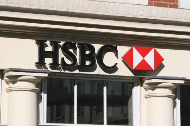 divizia elvetiana a hsbc a inchis conturile a peste 1 000 de clienti bogati din orientul mijlociu dupa cazuri de spalare a banilor 68ac04418b083