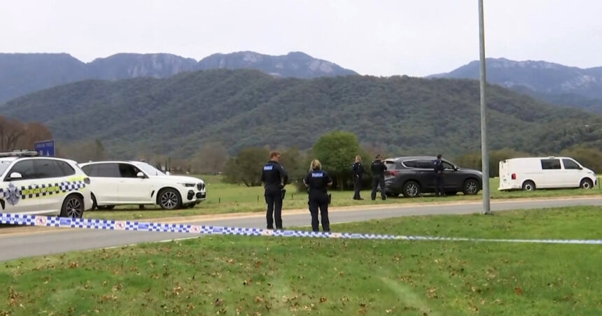 doi politisti impuscati mortal un al treilea grav ranit in australia suspectul e cautat de politie 68addbb3230a6