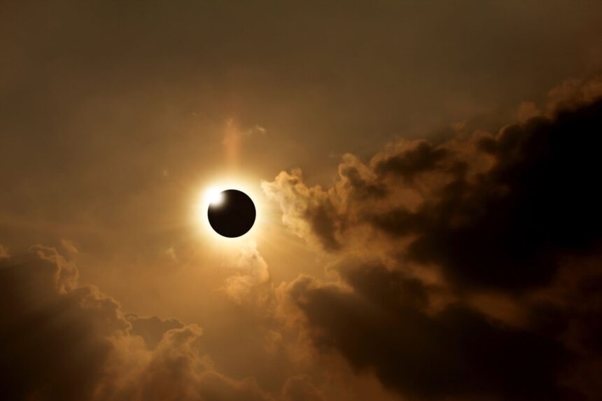 eclipsa secolului va aduce intuneric pe pamant timp de 6 minute si 22 de secunde 688dc18a8aa64