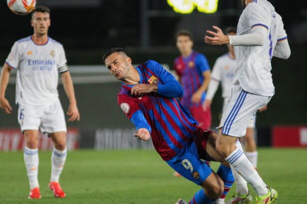 exclusiv fost jucator la barcelona si triplu golgheter national ofertat din superliga 688cf733811c4