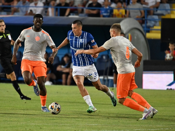 farul a ajuns la trei victorii consecutive si a urcat pe primul loc in superliga 688dd90eb9710