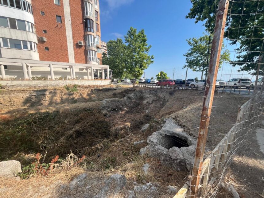 firma care vrea sa ridice un bloc peste vestigii arheologice se judeca cu portul si cere daune deoarece nu a fost lasata sa detina monopolul in activitatile de pilotaj 68a50366268ce