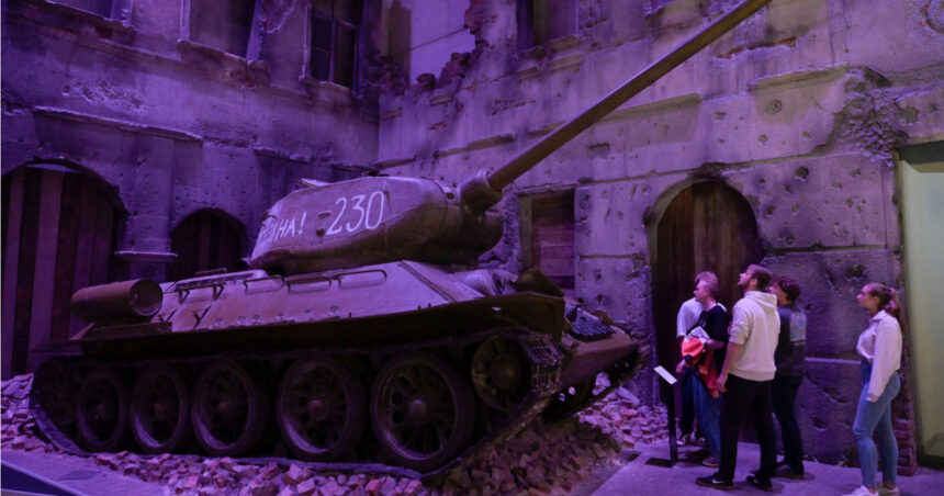 fortati sa lupte in armata inamica pentru a si salva familiile de ce o expozitie despre razboi a provocat un scandal urias in polonia 68a69e95ea92f