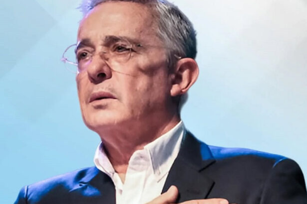 fostul presedinte al columbiei alvaro uribe condamnat la 12 ani de arest la domiciliu 688daabf999b9