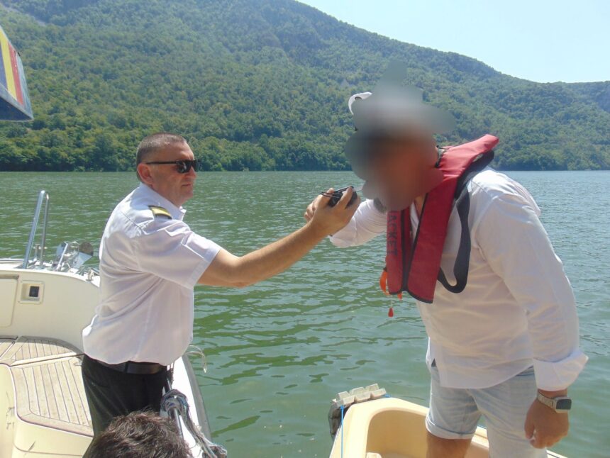 foto anr amenzi de un sfert de milion de lei in urma controalelor pe apa alcool lipsa actelor si vestelor de salvare 689088f78ce4f