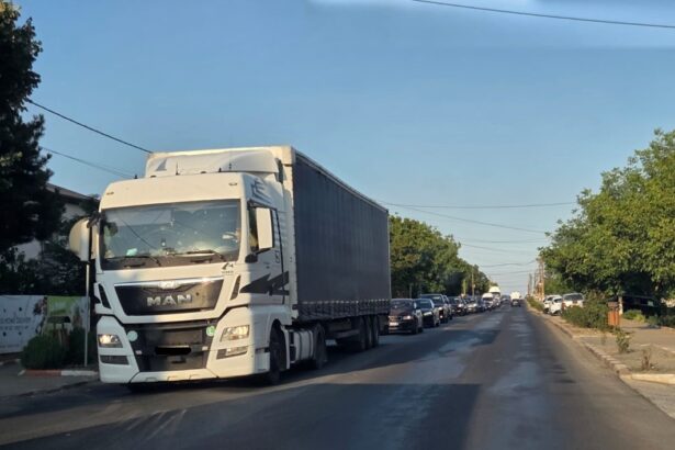 foto consiliul judetean constanta va reabilita dj 226c drumul ocolitor al comunei lumina soferii asteapta in coloana zeci pe minute pentru a iesi pe e87 6891857586fb9