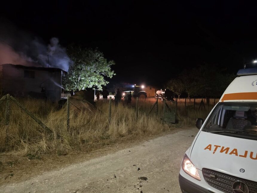 foto incendiu misterios la lipnita o casa a ars complet desi era fara curent electric proprietarii sunt plecati in germania reactia primarului 68b2e48b88c7b