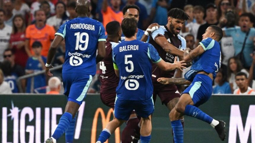 foto mason greenwood umilit intr un amical un international englez l a luat la rost si i a sfasiat tricoul 6898561da4109